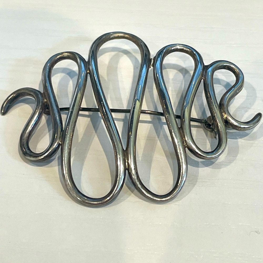 Vintage Silver Tone Wave Swirl Pin Vintage a quality chic brooch pin